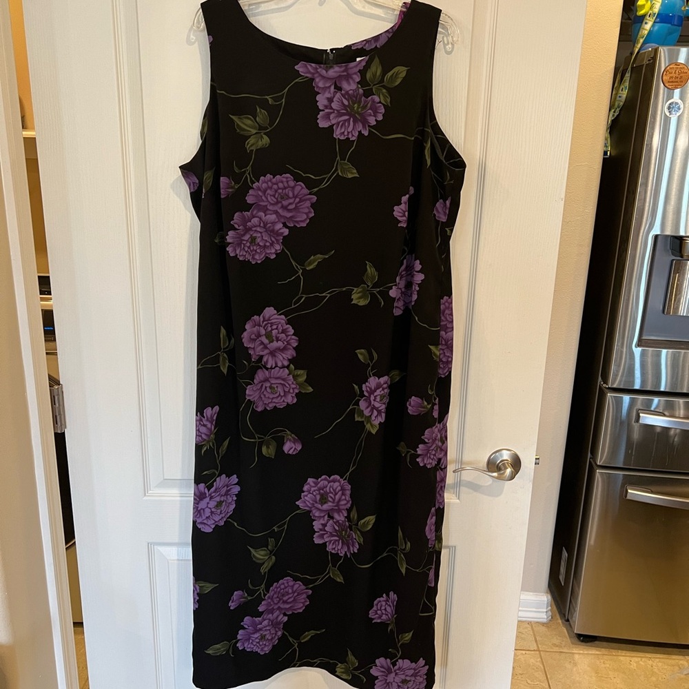 STUDIO I black with purple flowers sleeveless dress plus Size 18W
